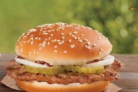 Burger King “vượt mặt” đối thủ, bán sandwich 1 đô