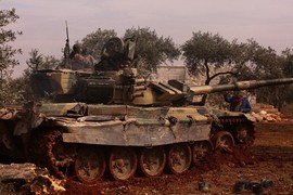 Phiến quân khôi phục xe tăng T-90 chiến lợi phẩm, hạ thêm nhiều trực thăng Syria