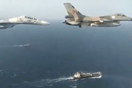 Lần đầu F-16 và Su-30MK2 Venezuela phối hợp bay hộ tống tàu dầu Iran 