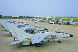 "Quan tài bay" JH-7 Trung Quốc áp sát biên giới có dọa được Ấn Độ? 