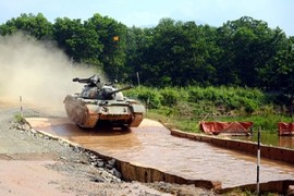 Xe tăng Việt Nam xông pha, lội nước không kém T-72B3 của Nga 