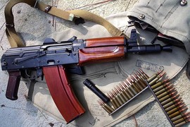 Vì sao đã có AK-74, Liên Xô vẫn cố "nặn" ra tiểu liên AKS-74U? 