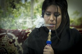 Chị em phát cuồng với shisha