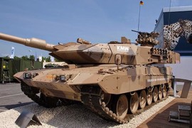 Chiêm ngưỡng sức mạnh xe tăng “báo sa mạc” Leopard 2A7