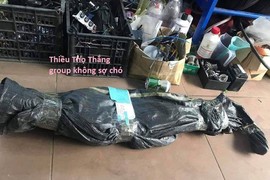 Shipper hết hồn vì gói hàng gửi cho khách, còn dọa chủ báo công an