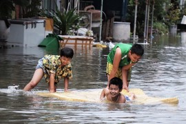 Đà Nẵng, Huế cho học sinh nghỉ học do mưa lũ