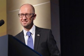 Thủ tướng Ukraine Arseniy Yatsenyuk bất ngờ tuyên bố từ chức