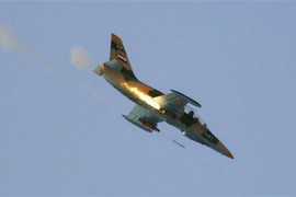 Syria dội mưa bom, phá loạt căn cứ của IS tại Deir ez-Zor