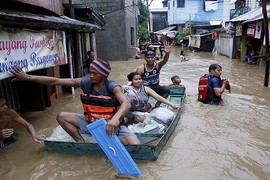 Cảnh dân chúng Philippines khốn khổ trong mùa mưa 