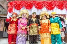 Cộng đồng mẫu hệ lớn nhất thế giới ở Indonesia