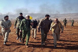 Ảnh: Chiến binh Hezbollah al-Nujaba tuần tra thành phố Aleppo