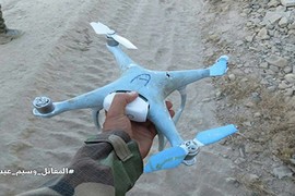 Ảnh: Quân đội Syria bắn hạ UAV của khủng bố thân al-Qaeda