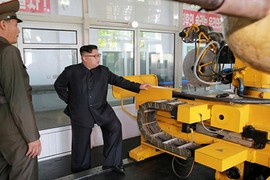 Ảnh: Lãnh đạo Kim Jong-un thăm nơi sản xuất đầu đạn ICBM