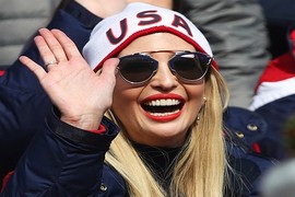 Ảnh: Ái nữ nhà ông Trump cuồng nhiệt cổ vũ tại Olympic Pyeongchang