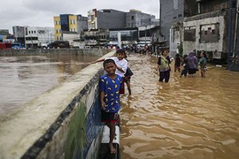 Hình ảnh thủ đô Indonesia chìm trong biển nước