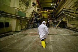 Đột nhập nhà máy điện hạt nhân Chernobyl 32 năm sau thảm họa