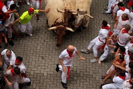 Thót tim xem lễ hội bò tót San Fermin ở Tây Ban Nha