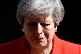 Cựu Thủ tướng Anh Theresa May từng khốn khổ ra sao vì Brexit?