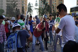 Cảnh sát Hong Kong kêu gọi giáo viên ngăn sinh viên bạo lực quá khích