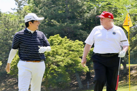 Thủ tướng Abe và những lần “ngoại giao sân golf” với Tổng thống Trump