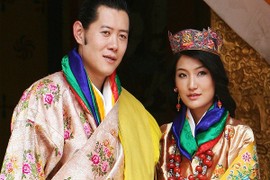 3 anh em Quốc vương Bhutan lấy 3 chị em cùng một nhà