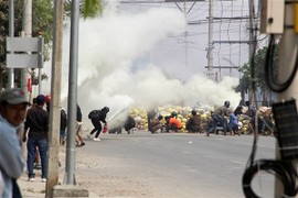 Người biểu tình Myanmar đốt phá nhà máy Nhật Bản