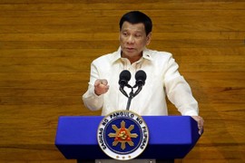 Tổng thống Duterte: Chọn đi, tiêm vaccine hoặc ngồi tù