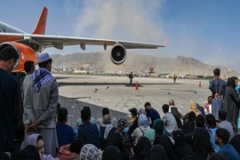 Afghanistan: Sân bay Kabul được mở cửa lại