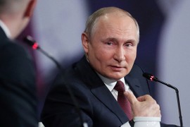 Trước Tổng thống Putin, bao nguyên thủ thế giới tự cách ly vì COVID-19?