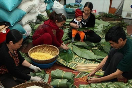 Nét đẹp phong tục gói bánh chưng ngày Tết