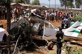 Kenya: Máy bay lao trúng một tòa nhà, nhiều người trên mặt đất chết oan