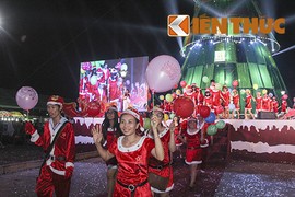 Hơn 500 người xác lập kỷ lục Noel 2014