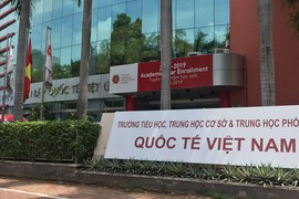 Trường Việt Úc từ chối dạy 40 học sinh: Phụ huynh “làm quá”... hại con?