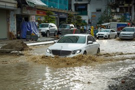 Thời tiết 11/8: Bắc Bộ nhiều nơi mưa dông, Trung Bộ nắng gắt