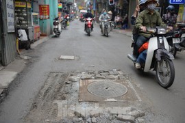 'Ma trận' hố ga, nắp cống bẫy người tham gia giao thông