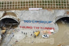 Đi xuyên hầm qua núi dài nhất cao tốc Ninh Bình - Thanh Hóa