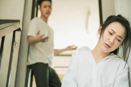 Đêm tân hôn chồng ép vợ bán hết vàng cưới trả nợ cho em trai