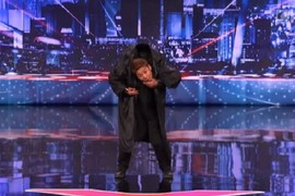 Thí sinh America's Got Talent đóng giả người máy siêu đỉnh