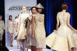 Ngắm thiết kế làm từ vỏ ngô của thí sinh Project Runway