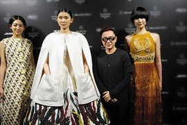 NTK Nguyễn Công Trí mở màn Vietnam International Fashion Week 2016