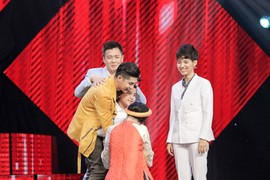 Cậu bé dân ca khiến giám khảo The Voice Kids "phát cuồng"