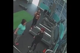 Video: Cái kết đắng cho cô nàng vào phòng gym để sống ảo 