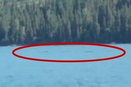 Video: Hồ nước TQ nghi xuất hiện 'quái vật hồ Loch Ness'