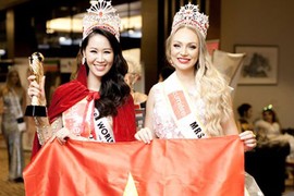 Dương Thùy Linh đăng quang Mrs Worldwide 2018