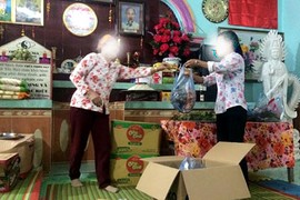 Làng quê bất an bởi “bác sỹ nhà trời” mổ khối u bằng... điện thoại