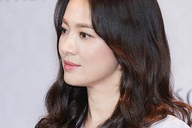 Sau tin đồn ly hôn, Song Hye Kyo đẹp bất chấp chồng lặn mất tăm