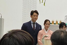 Lộ hình ảnh hiếm hoi của Bi Rain và Kim Tae Hee trong đám cưới em trai 