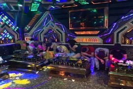 Quảng Bình: Bắt quả tang 20 nam, nữ mở “đại tiệc” ma túy trong phòng karaoke