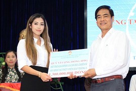 Tiên Nguyễn hỗ trợ miền Trung và gia đình chiến sĩ Rào Trăng 3