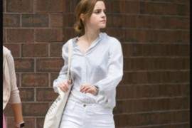 Street style Emma Watson đơn giản với toàn đồ trung tính rất đáng học hỏi